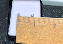 Cargar imagen en el visor de la galería, Natural Diamond Stud White Gold Earrings