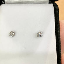 Cargar imagen en el visor de la galería, Natural Diamond Stud White Gold Earrings
