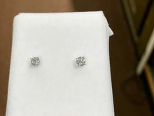 Cargar imagen en el visor de la galería, Natural Diamond Stud White Gold Earrings