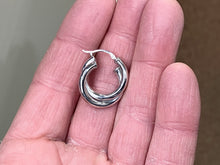 Laden Sie das Bild in den Galerie-Viewer, Silver Double Hoop Earrings