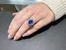 Laden Sie das Bild in den Galerie-Viewer, Tanzanite And Diamond White Gold Ring