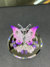 Cargar imagen en el visor de la galería, Lavender Butterfly Glass Figurine With Crystals