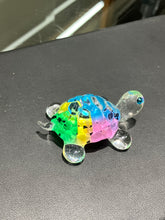 Cargar imagen en el visor de la galería, Snow Cone Turtle Glass Figurine