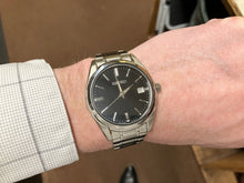 Laden Sie das Bild in den Galerie-Viewer, Seiko Essentials Men's Watch Black Dial