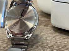 Laden Sie das Bild in den Galerie-Viewer, Seiko Essentials Men's Watch Black Dial