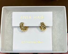 Laden Sie das Bild in den Galerie-Viewer, Ania Haie Chill Voyager Small Huggie Hoop Earrings