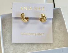 Laden Sie das Bild in den Galerie-Viewer, Ania Haie Chill Voyager Small Huggie Hoop Earrings
