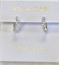 Charger l'image dans la galerie, Silver Sparkle Cluster Huggie Hoop Earrings Ania Haie