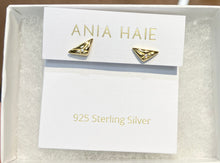 Cargar imagen en el visor de la galería, Ania Haie Gold Triangle Kiss Stud Earrings