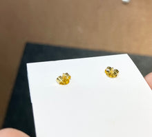 Cargar imagen en el visor de la galería, Ania Haie Gold Triangle Kiss Stud Earrings