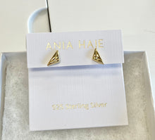 Cargar imagen en el visor de la galería, Ania Haie Gold Triangle Kiss Stud Earrings