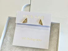 Cargar imagen en el visor de la galería, Ania Haie Gold Triangle Kiss Stud Earrings