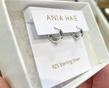 Cargar imagen en el visor de la galería, Ania Haie Luxe Huggie Hoop Silver Earring