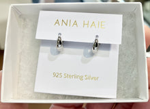 Cargar imagen en el visor de la galería, Ania Haie Luxe Huggie Hoop Silver Earring