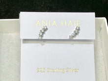 Laden Sie das Bild in den Galerie-Viewer, Silver Sparkle Climber Studs