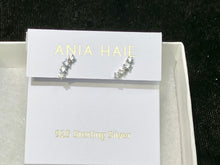 Laden Sie das Bild in den Galerie-Viewer, Silver Sparkle Climber Studs