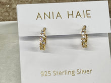 Laden Sie das Bild in den Galerie-Viewer, Gold Sparkle Cluster Huggie Hoop Earrings