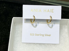 Laden Sie das Bild in den Galerie-Viewer, Small Silver Gold Plated Huggie Hoop Earrings
