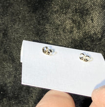 Charger l'image dans la galerie, Silver Sparkle Stud Earrings Ania Haie
