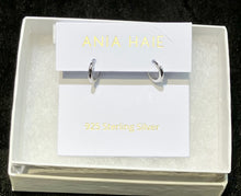 Laden Sie das Bild in den Galerie-Viewer, Silver Smooth Mini Huggie Hoop Earrings