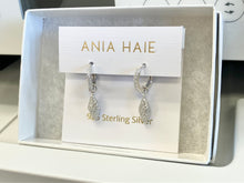 Laden Sie das Bild in den Galerie-Viewer, Silver Pave Sparkle Huggies