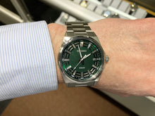 Load image into Gallery viewer, Seiko Men's Watch Green Dial With Date