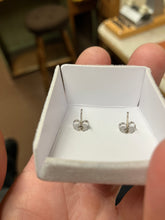 Charger l'image dans la galerie, Natural Diamond Earrings White Gold 0.77 Carats