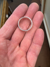 Laden Sie das Bild in den Galerie-Viewer, Silver Wedding Band 7 Millimeters Wide