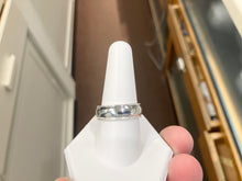Laden Sie das Bild in den Galerie-Viewer, Silver Wedding Band 7 Millimeters Wide
