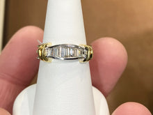 Laden Sie das Bild in den Galerie-Viewer, Natural Baguette Diamond Ring 18 K