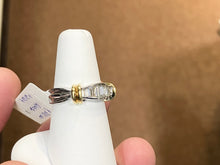 Laden Sie das Bild in den Galerie-Viewer, Natural Baguette Diamond Ring 18 K