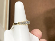 Laden Sie das Bild in den Galerie-Viewer, Marquise Diamond Ring 18 K Gold 0.65 Carats