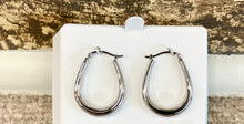 Load image into Gallery viewer, Silver Oval Hoop Earrings