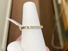 Load image into Gallery viewer, Natural Diamond Quarter Carat Gold Ring