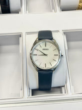 Load image into Gallery viewer, Women&#39;s Seiko Watch Mother Of Pearl Dial