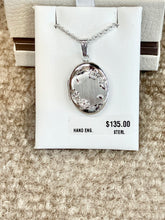 Charger l'image dans la galerie, Oval Silver Locket And Chain