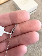Charger l'image dans la galerie, Oval Silver Locket And Chain