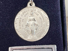 Laden Sie das Bild in den Galerie-Viewer, Immaculate Conception Silver Medal And Chain