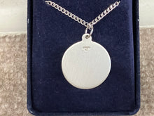 Charger l'image dans la galerie, Sacred Heart Of Jesus High Relief Silver Medal With Chain