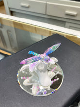 Load image into Gallery viewer, Dragon Fly And Lavender Lilly Glass Figurine