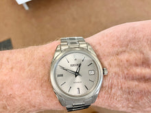 Load image into Gallery viewer, Seiko Essentials Titanium Watch