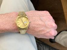 Load image into Gallery viewer, Seiko Stainless Steel Gold Toned Watch With Day And Date Calendar