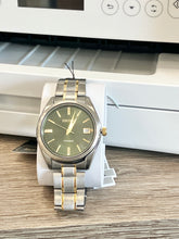 Load image into Gallery viewer, Seiko Titanium Watch With Date Calendar