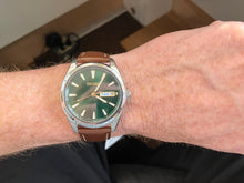 Load image into Gallery viewer, Seiko Leather Strap Watch Green Dial With Day/Date Calendar