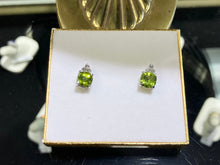Cargar imagen en el visor de la galería, Peridot And Diamond White Gold Earrings