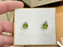 Cargar imagen en el visor de la galería, Peridot And Diamond White Gold Earrings