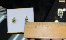 Cargar imagen en el visor de la galería, Peridot And Diamond White Gold Earrings