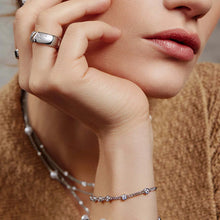 Laden Sie das Bild in den Galerie-Viewer, Silver Multi Station Round Stone Chain Bracelet