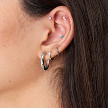 Cargar imagen en el visor de la galería, Silver Smooth Huggie Hoop Earrings