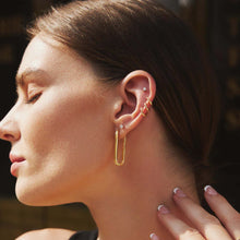 Cargar imagen en el visor de la galería, Gold Tube Small Huggie Hoop Earrings